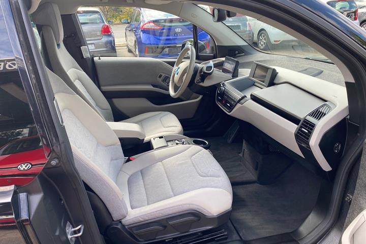 Sort BMW i3 fra 2016