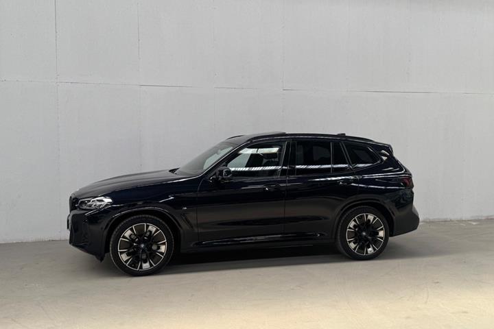Sort BMW iX3 fra 2022
