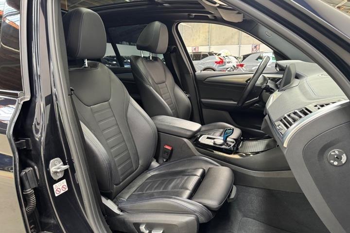 Sort BMW iX3 fra 2022