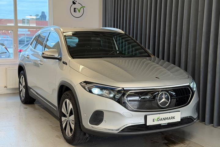 Sølv Mercedes EQA250 fra 2021