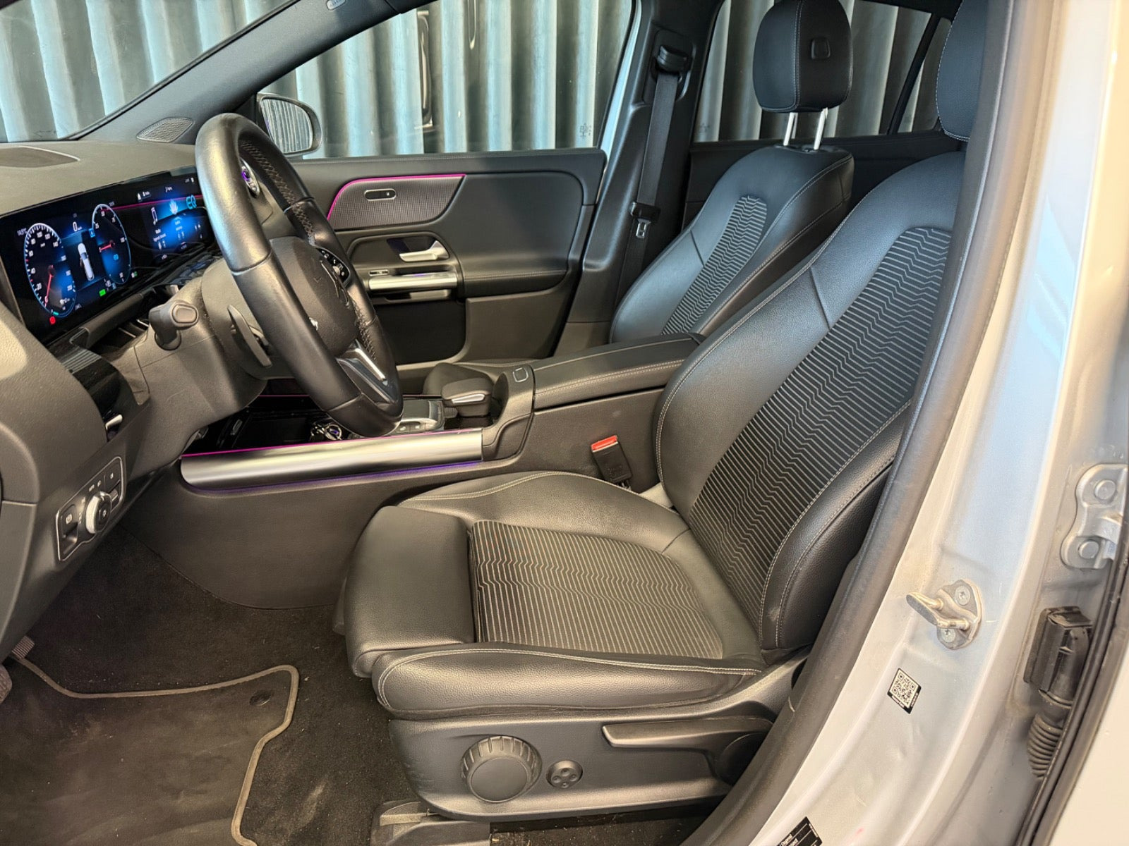Sølv Mercedes EQA250 fra 2021