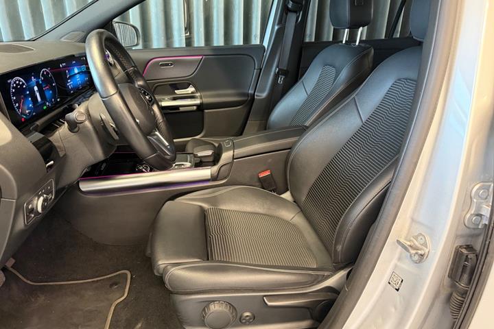 Sølv Mercedes EQA250 fra 2021