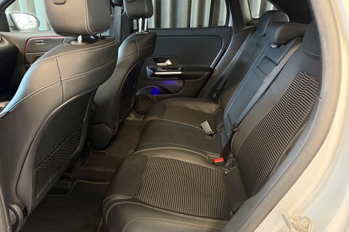Sølv Mercedes EQA250 fra 2021