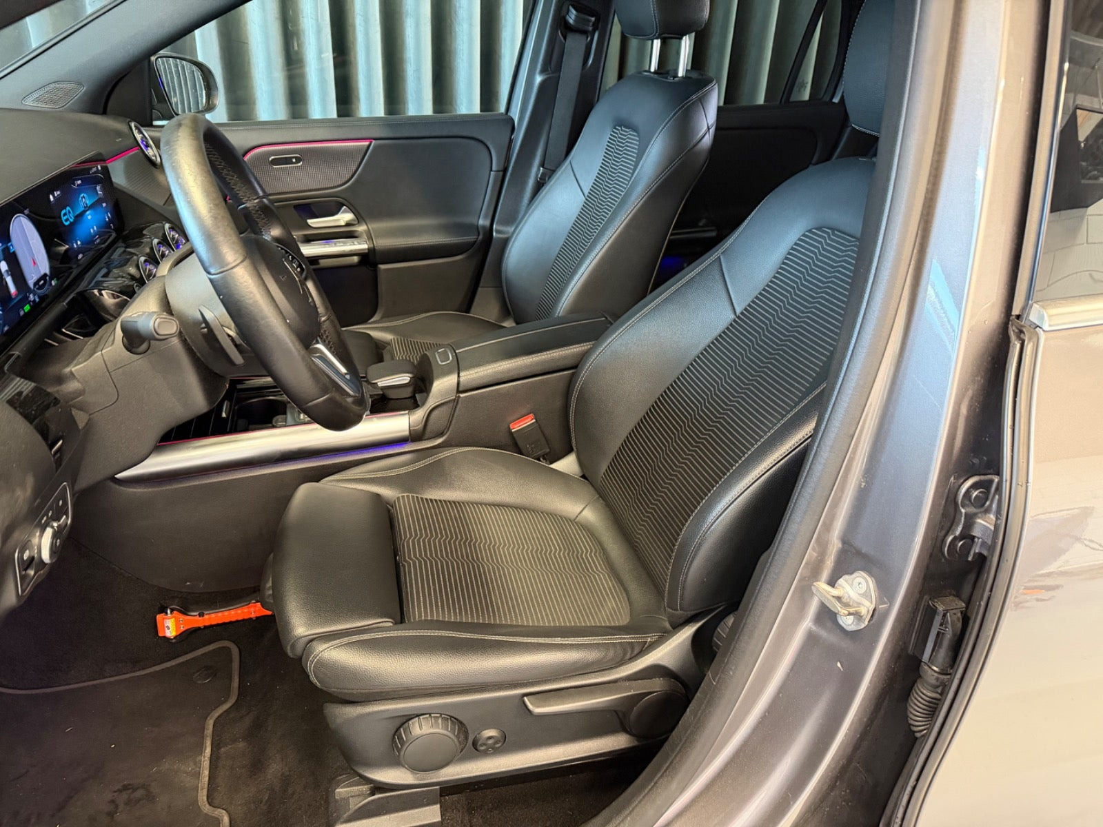 Sølv Mercedes EQA250 fra 2021