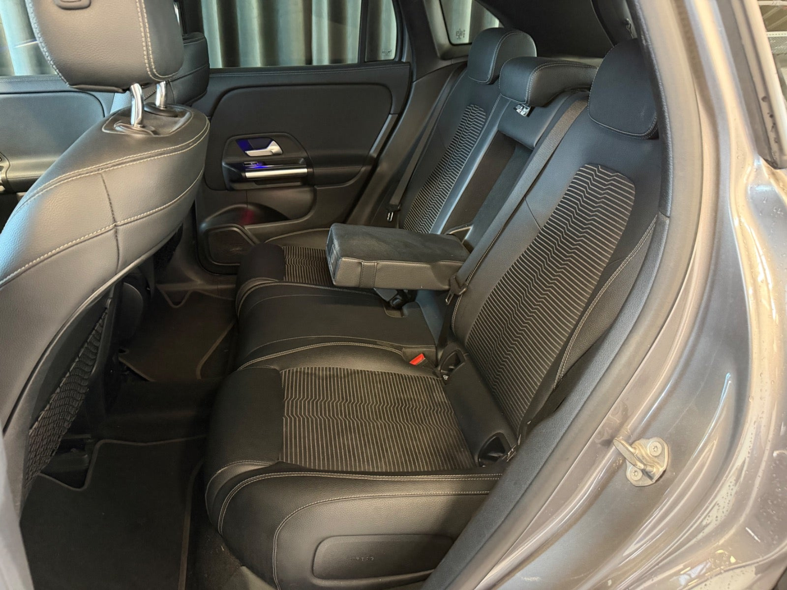 Sølv Mercedes EQA250 fra 2021