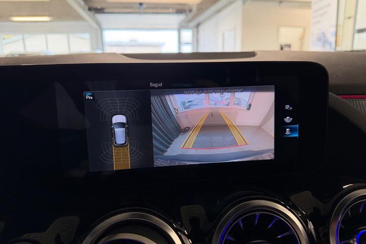 Sølv Mercedes EQA250 fra 2021