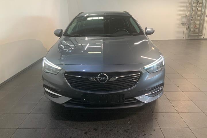 Grå Opel Insignia fra 2018
