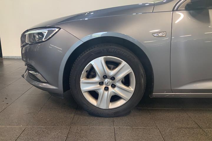 Grå Opel Insignia fra 2018