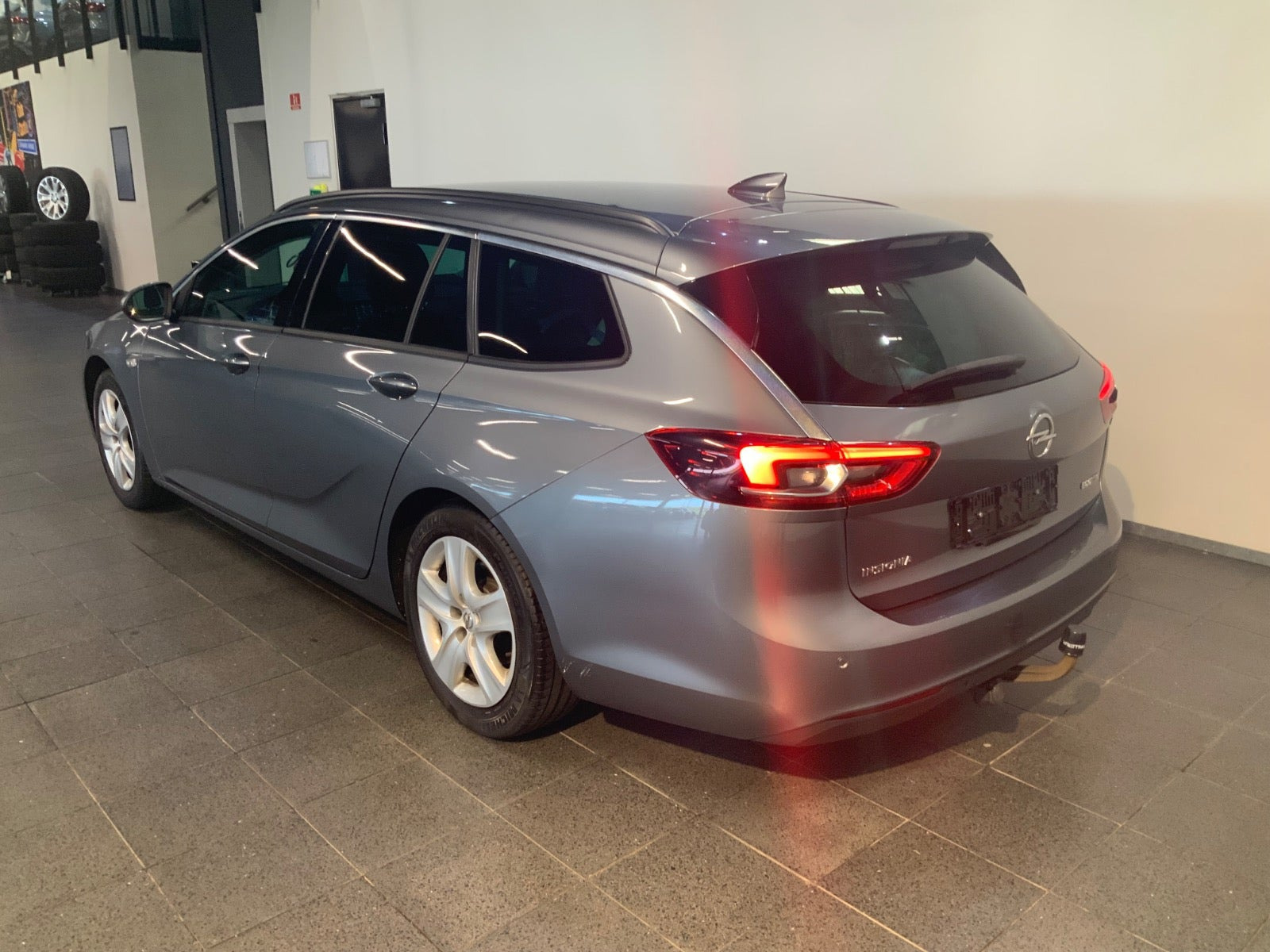 Grå Opel Insignia fra 2018
