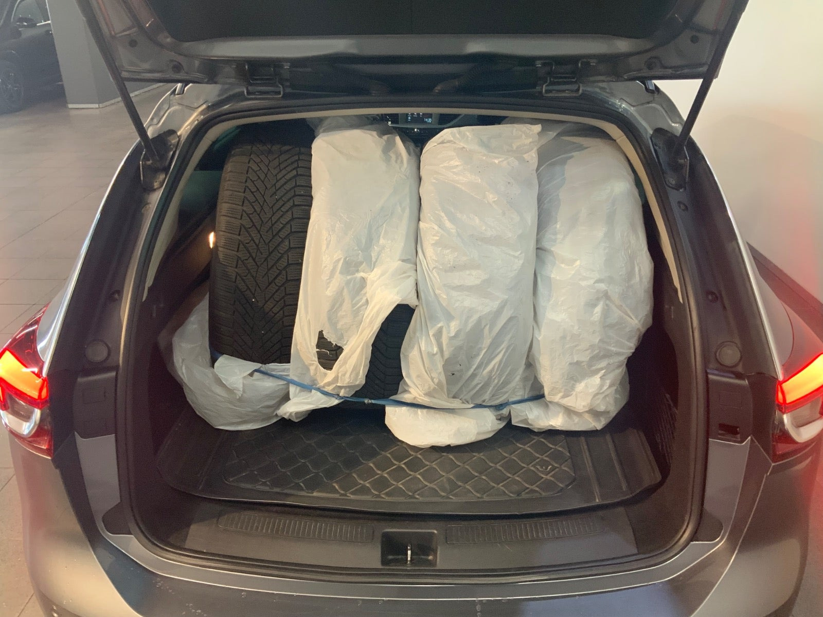 Grå Opel Insignia fra 2018