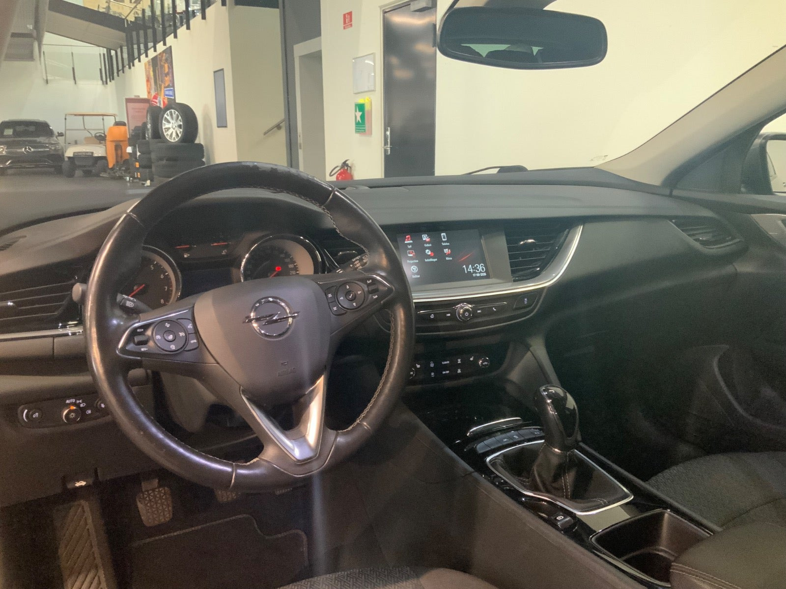 Grå Opel Insignia fra 2018