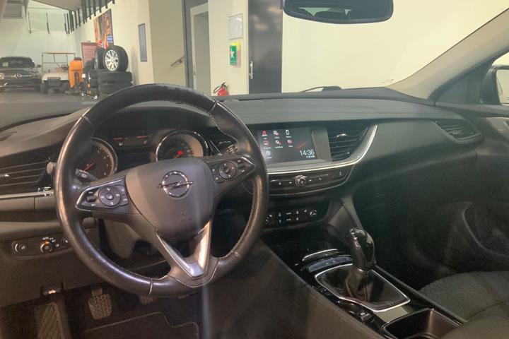 Grå Opel Insignia fra 2018