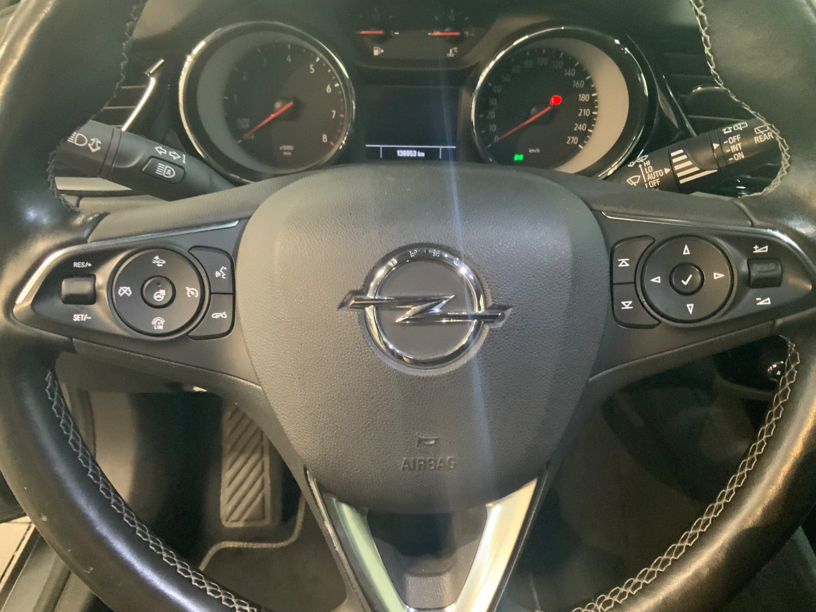 Grå Opel Insignia fra 2018