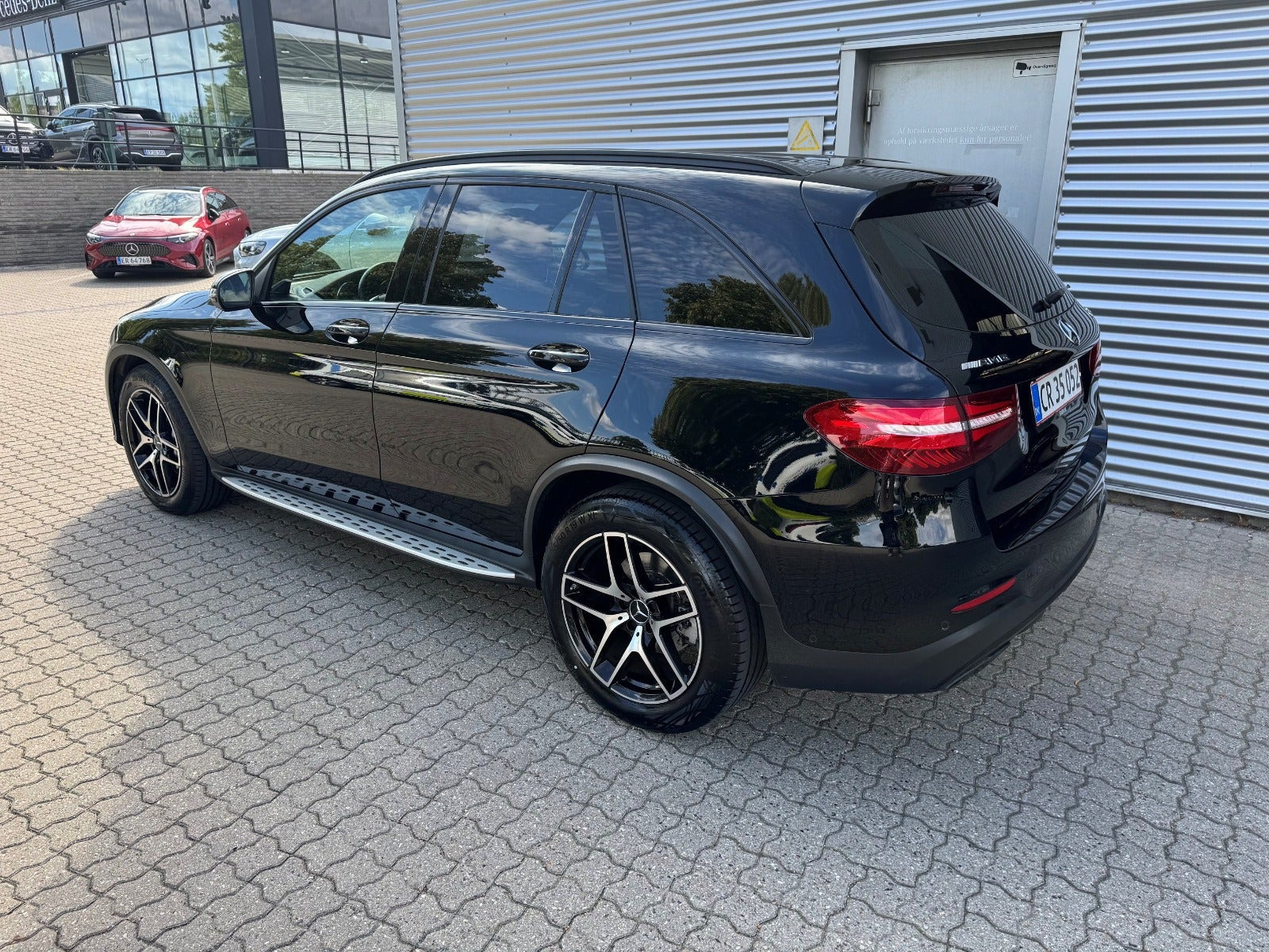 Sort Mercedes GLC43 fra 2017
