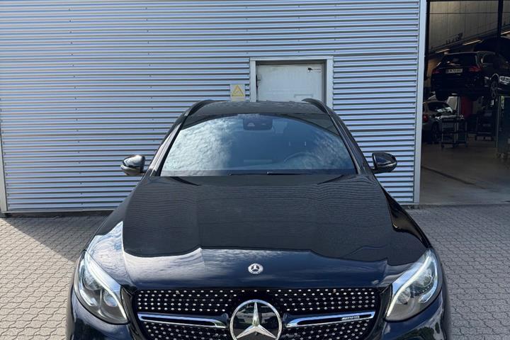 Sort Mercedes GLC43 fra 2017