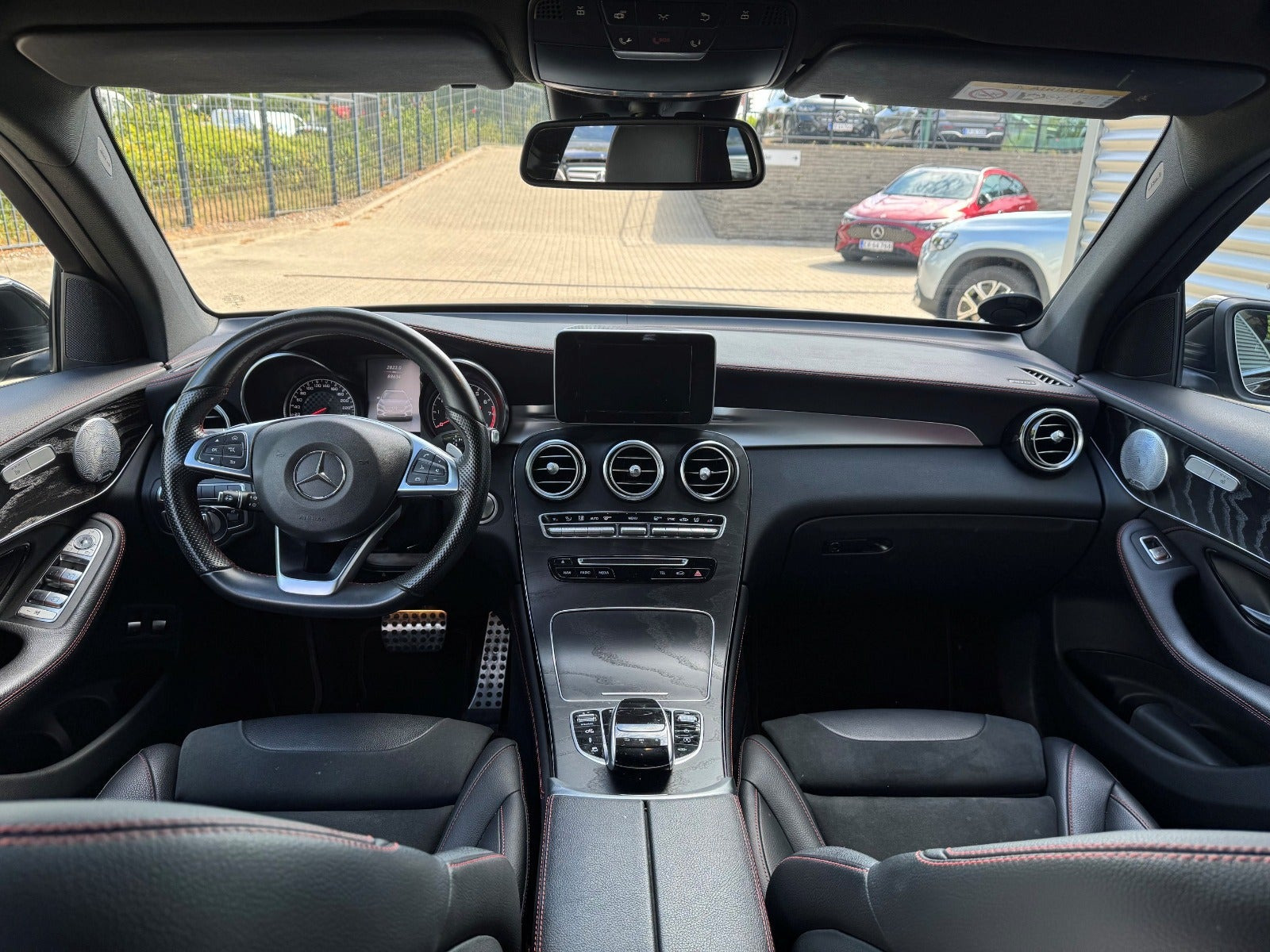 Sort Mercedes GLC43 fra 2017