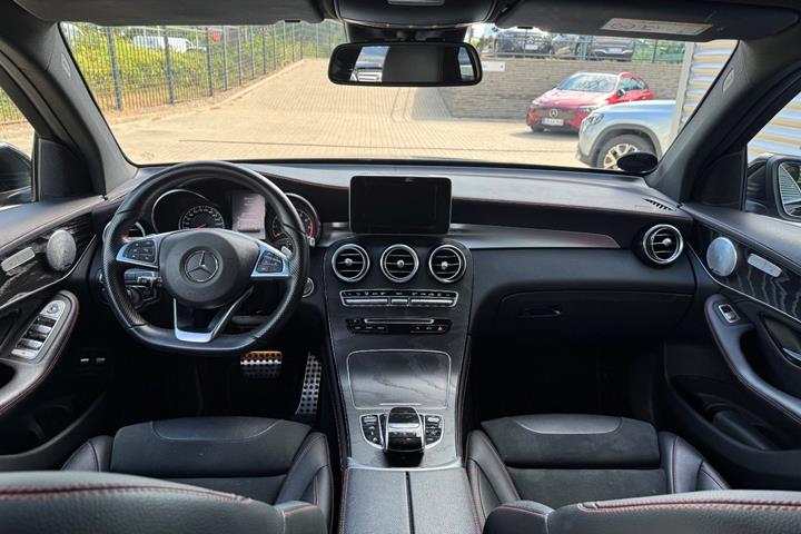 Sort Mercedes GLC43 fra 2017
