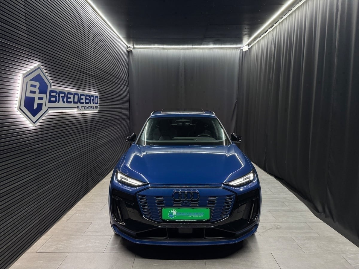 Rød Audi Q6 e-tron fra 2024