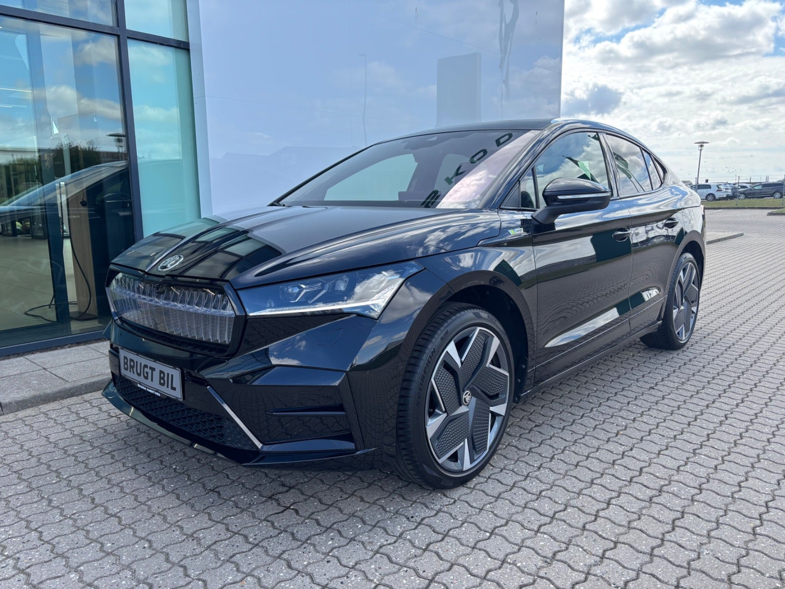 Sort Skoda Enyaq fra 2024