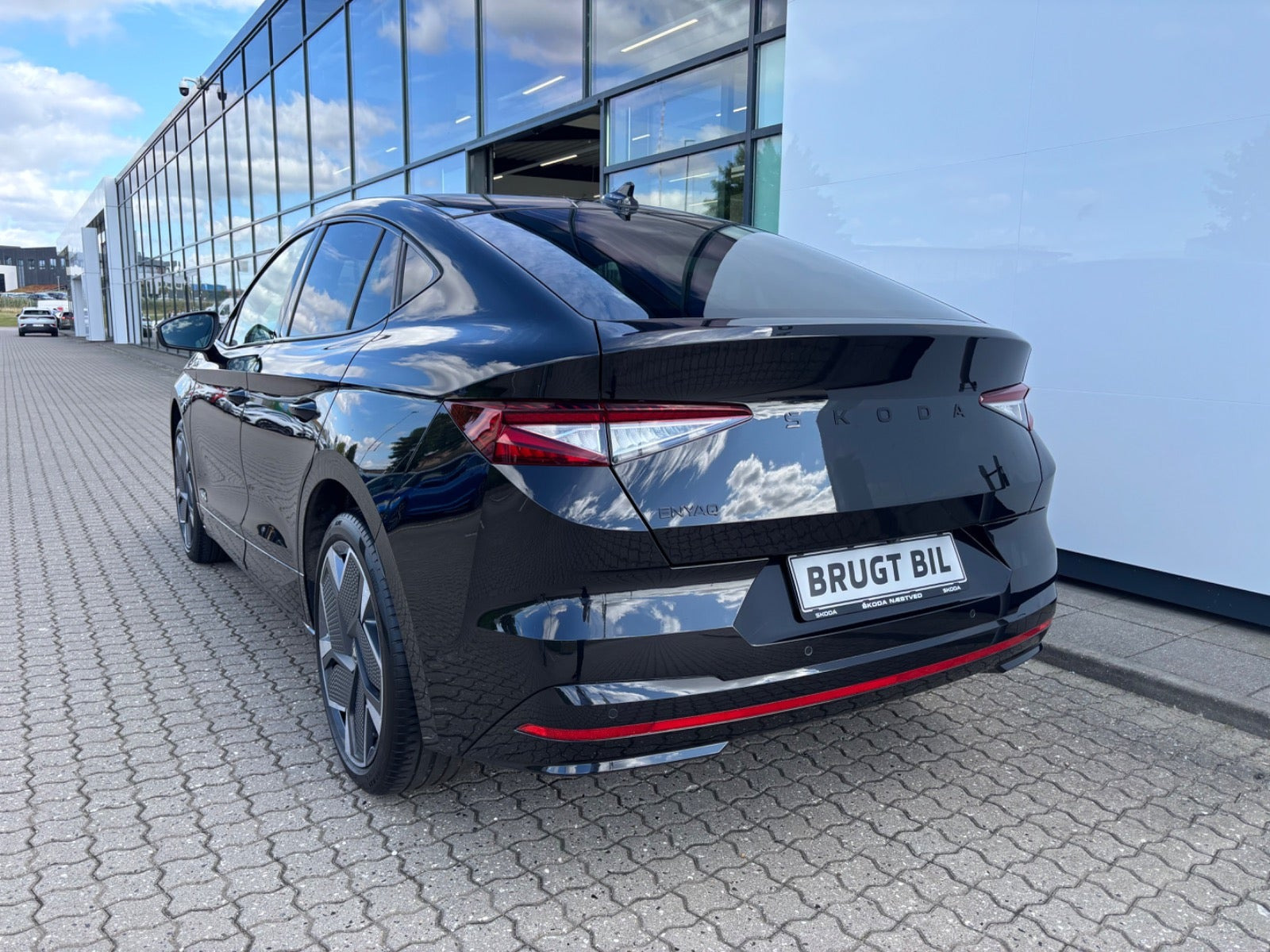 Sort Skoda Enyaq fra 2024