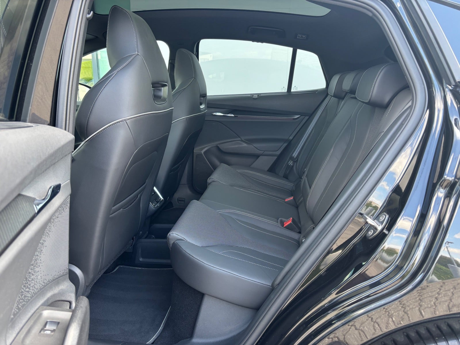 Sort Skoda Enyaq fra 2024