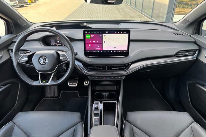 Sort Skoda Enyaq fra 2024