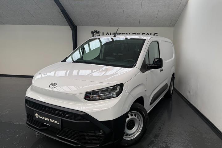 Hvid Toyota ProAce City fra 2025