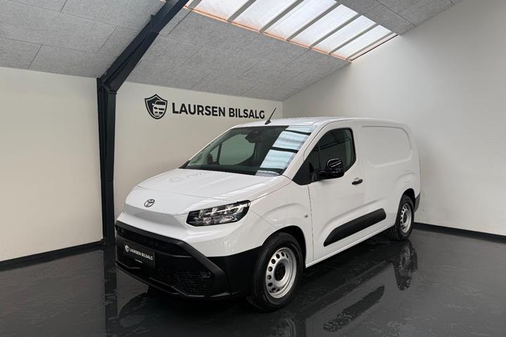 Hvid Toyota ProAce City fra 2025