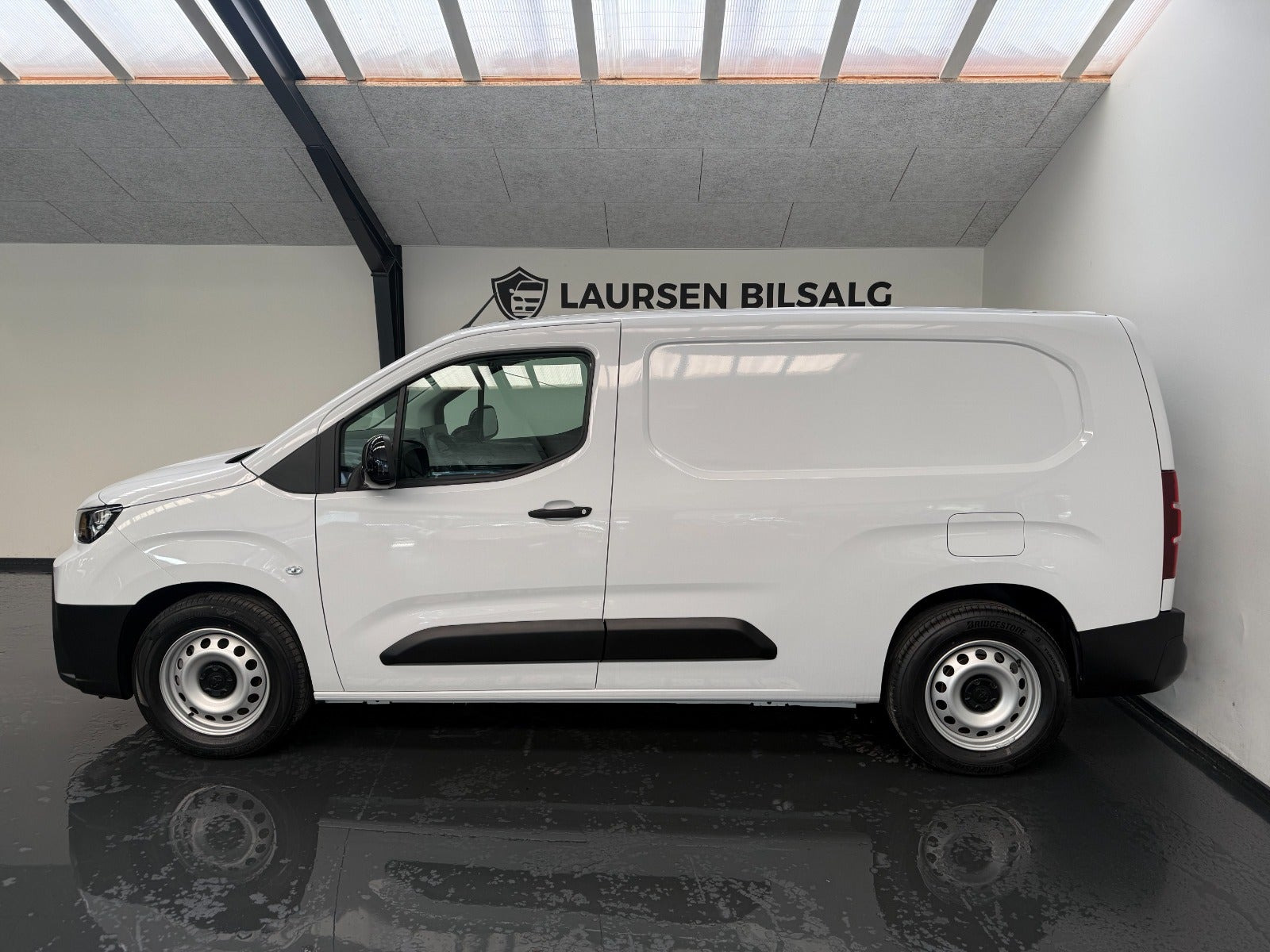 Hvid Toyota ProAce City fra 2025