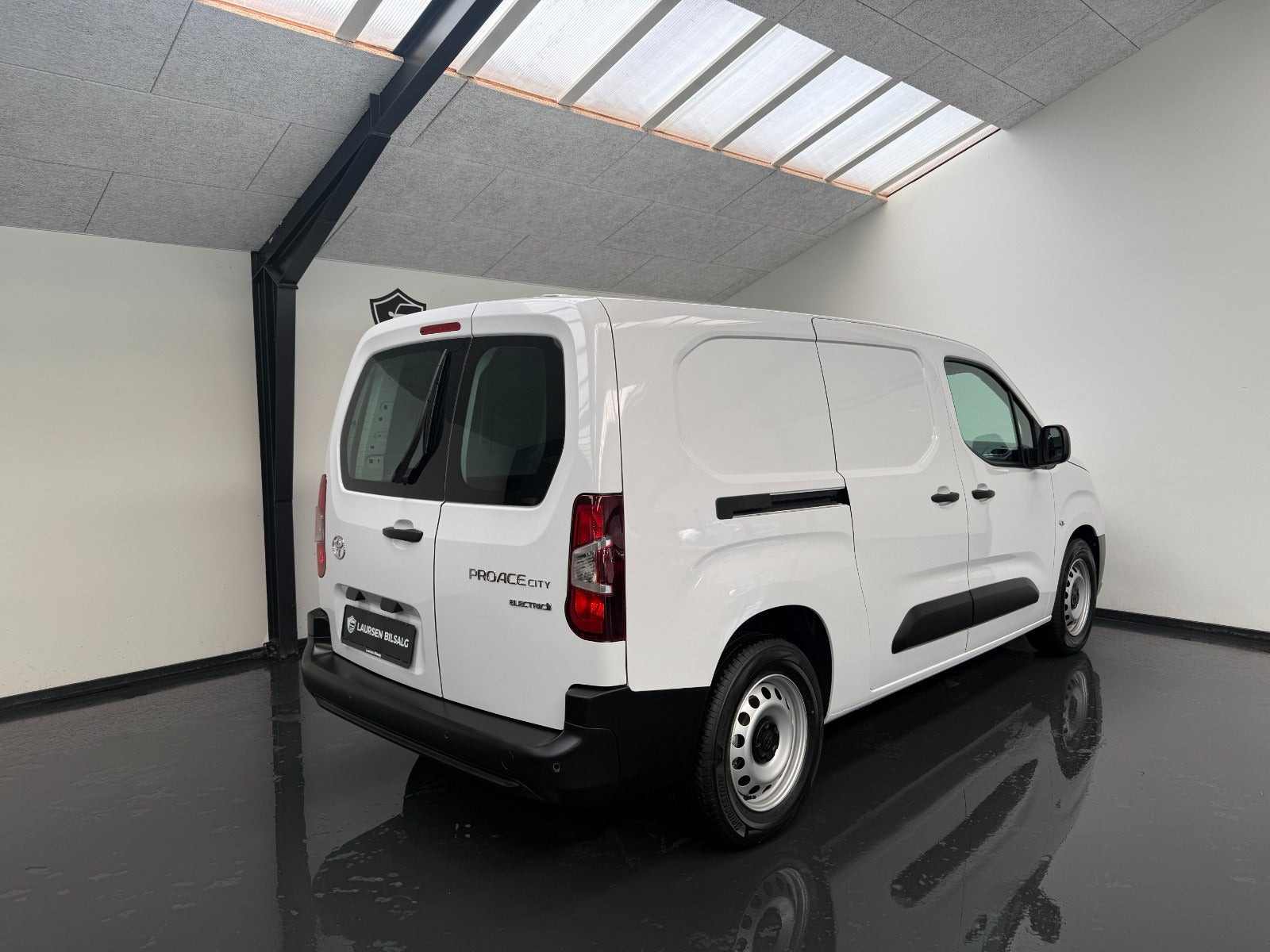 Hvid Toyota ProAce City fra 2025