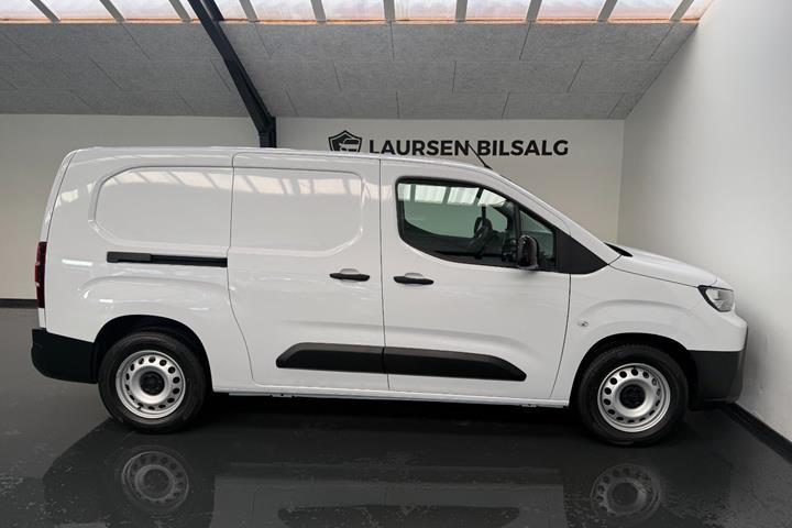 Hvid Toyota ProAce City fra 2025