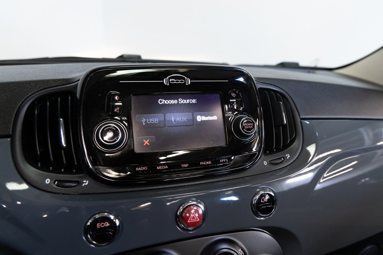 Grå Fiat 500C fra 2018