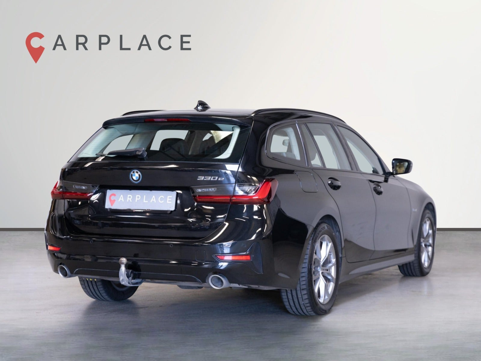 Sort BMW 330e fra 2022