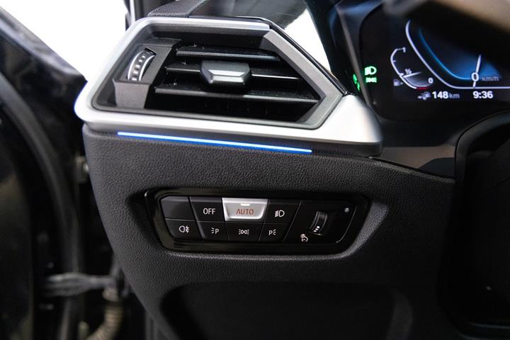 Sort BMW 330e fra 2022