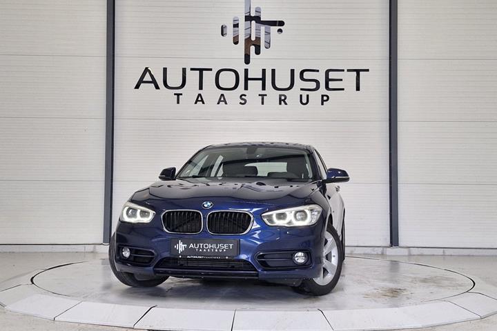Blå BMW 118i fra 2017