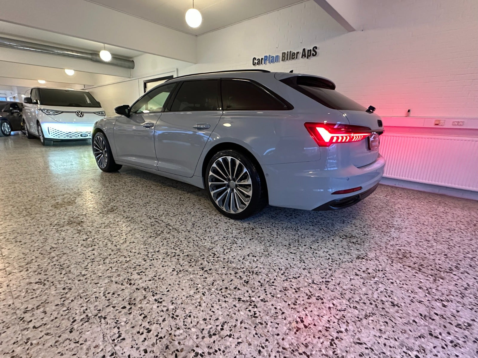 Grå Audi A6 fra 2020
