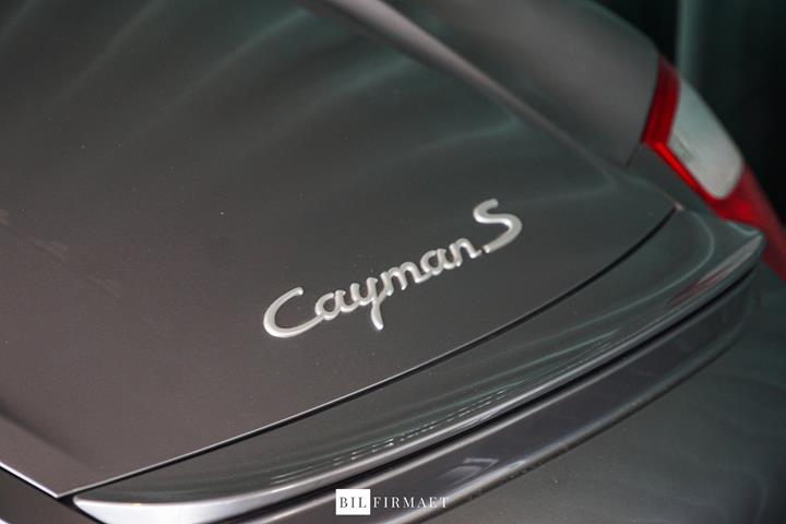 Grå Porsche Cayman S fra 2006