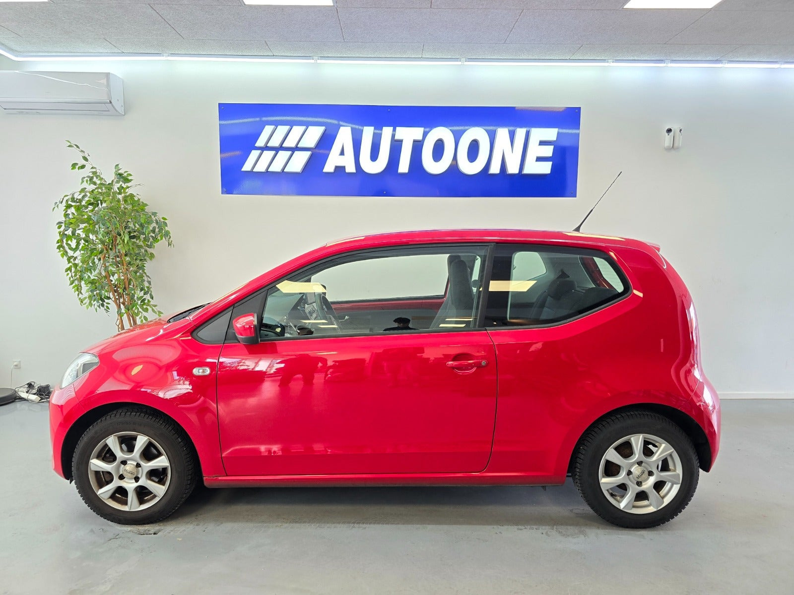 Rød VW UP! fra 2013