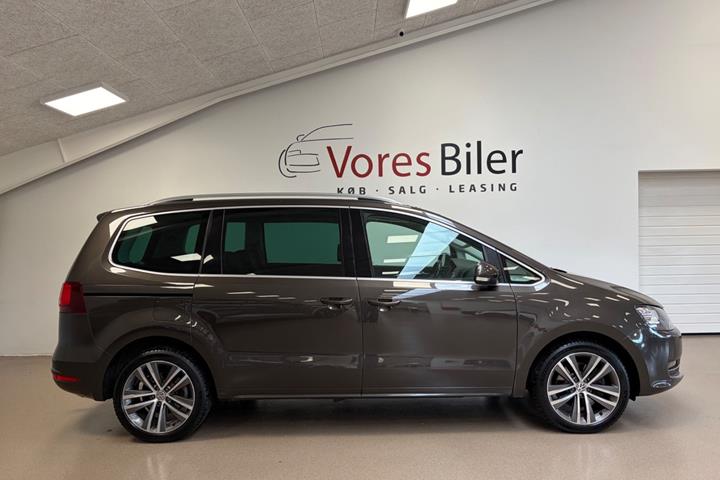 Brun VW Sharan fra 2015
