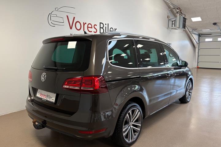 Brun VW Sharan fra 2015