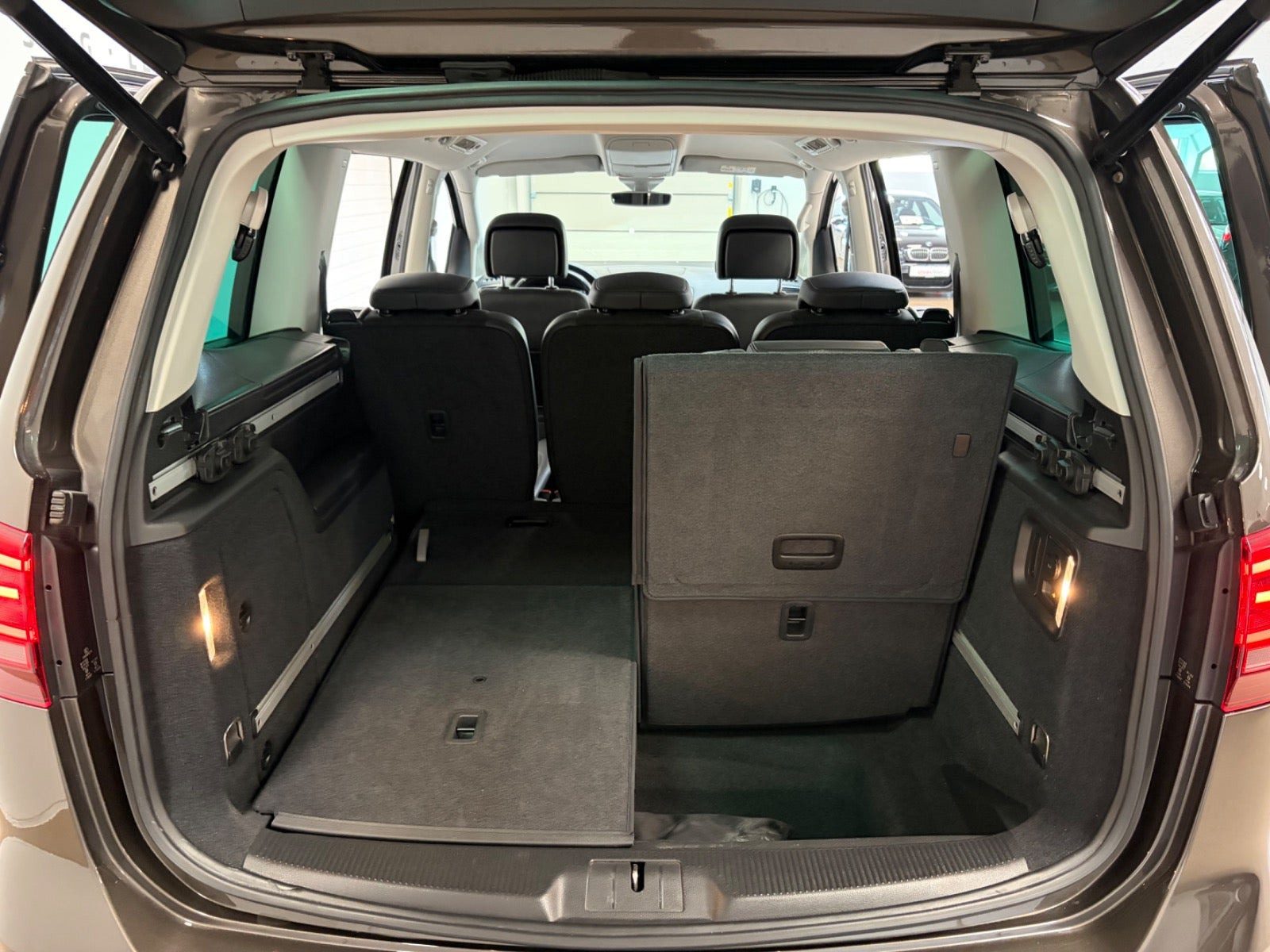 Brun VW Sharan fra 2015
