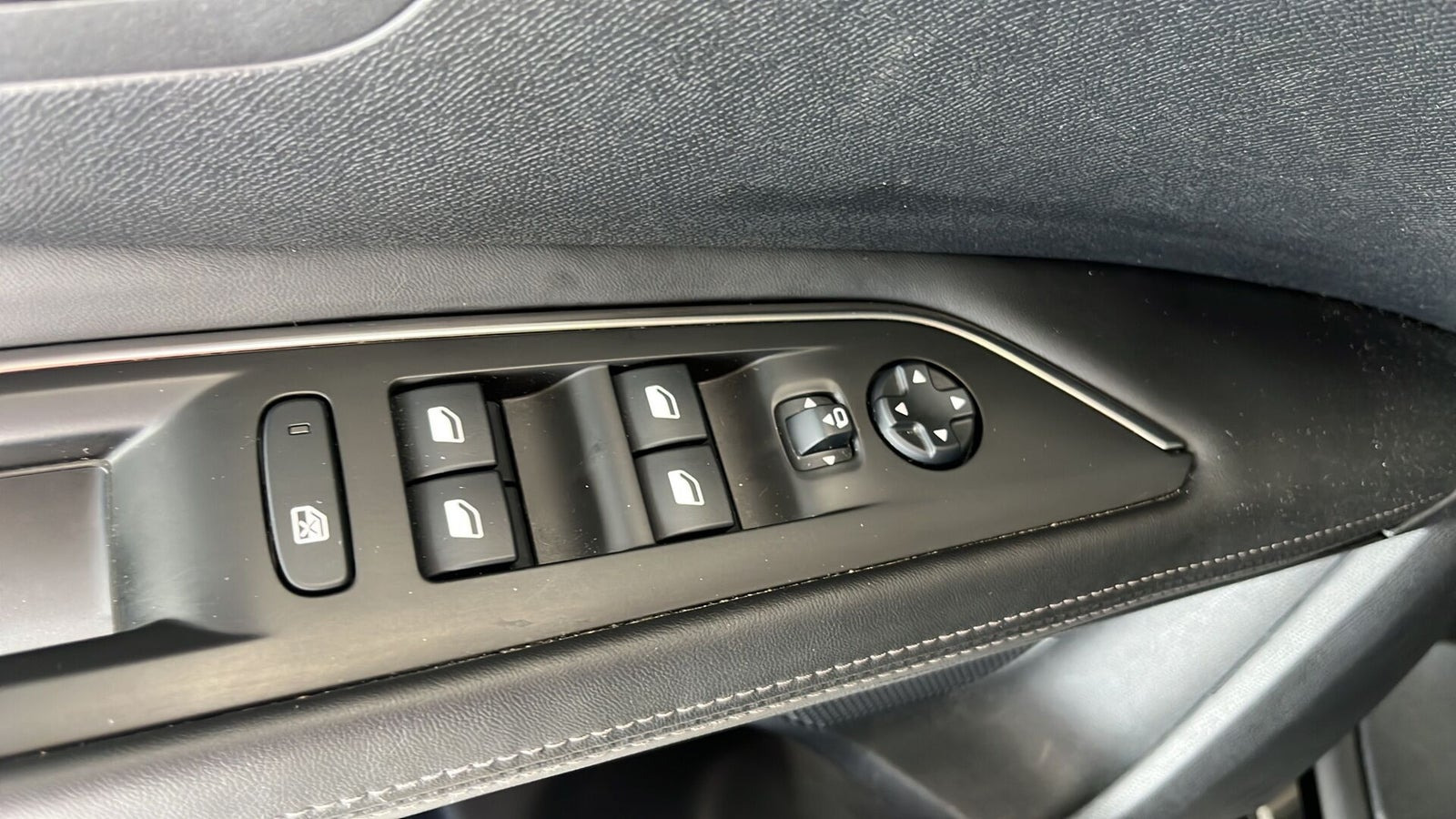 Sort Peugeot 3008 fra 2018