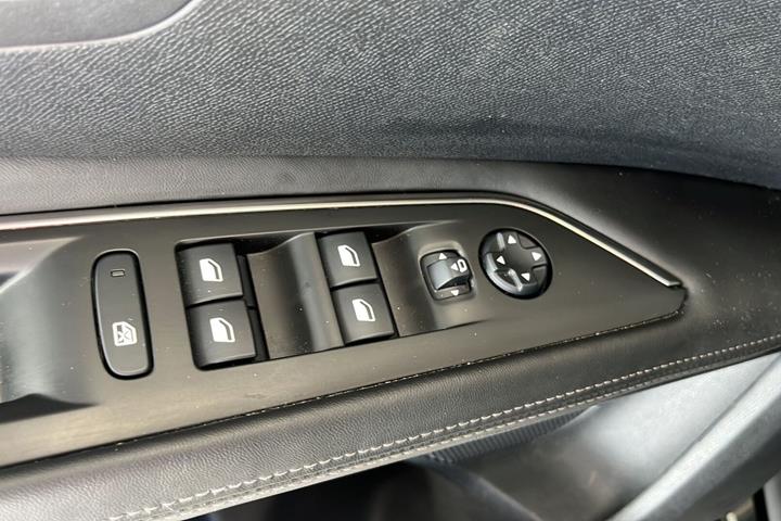 Sort Peugeot 3008 fra 2018