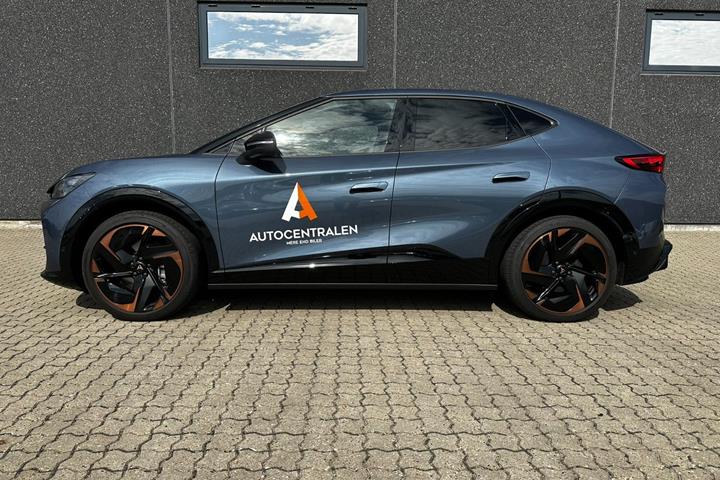 Blå Cupra Tavascan fra 2025