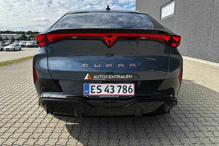 Blå Cupra Tavascan fra 2025