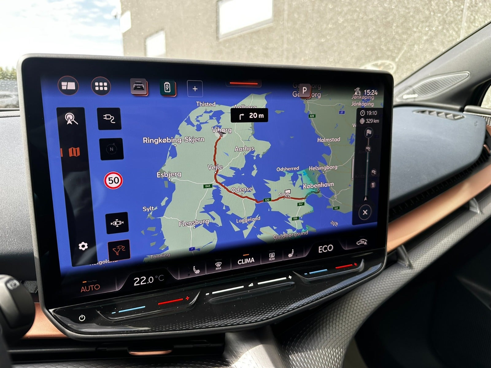 Blå Cupra Tavascan fra 2025