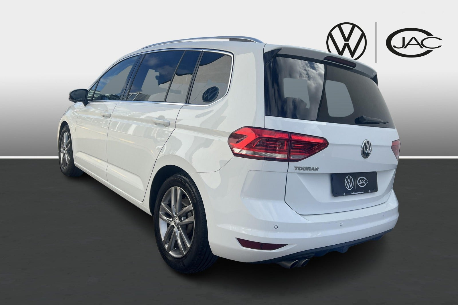 Hvid VW Touran fra 2019