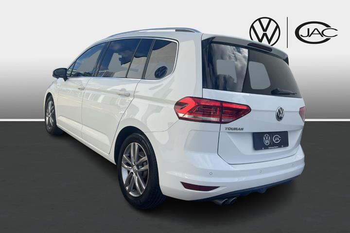 Hvid VW Touran fra 2019