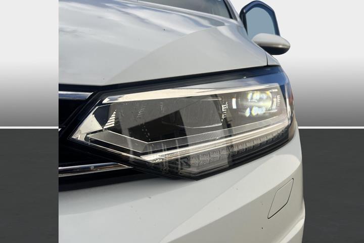 Hvid VW Touran fra 2019