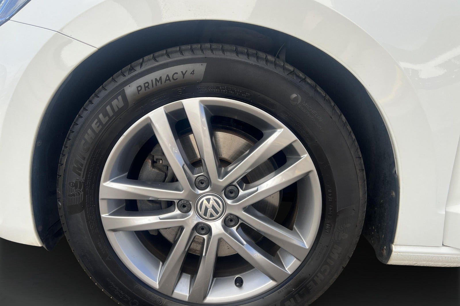 Hvid VW Touran fra 2019